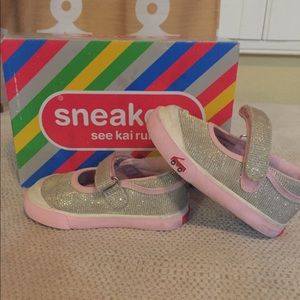 Adorable Marie Gold Sneakers