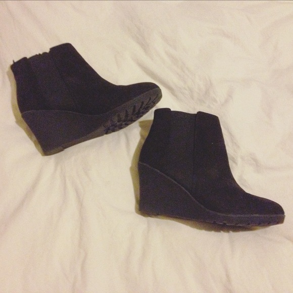 Black H&M Suede-Style Wedge Booties