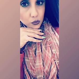 Meet your Posher, Claudia