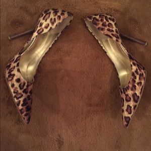 Guess- leopard pumps