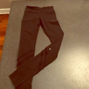 Black lululemon wonder under legging ruffle detail
