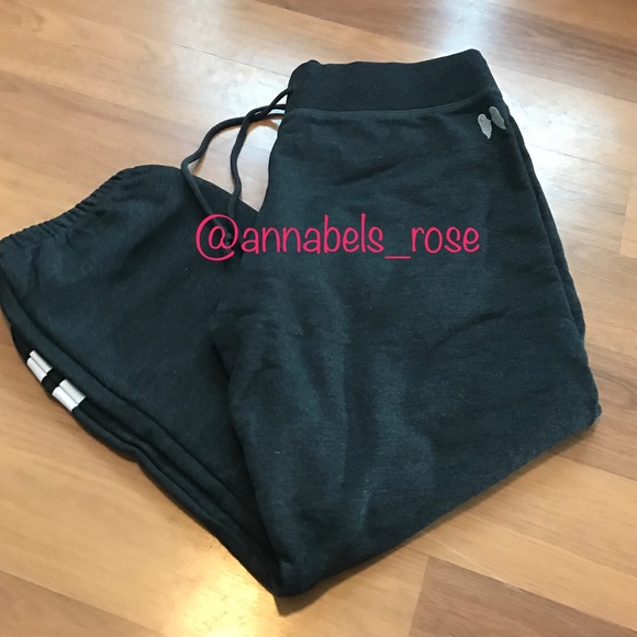 ❗️1 LEFT❗️Victoria’s Secret Gym Capri - Picture 2 of 2