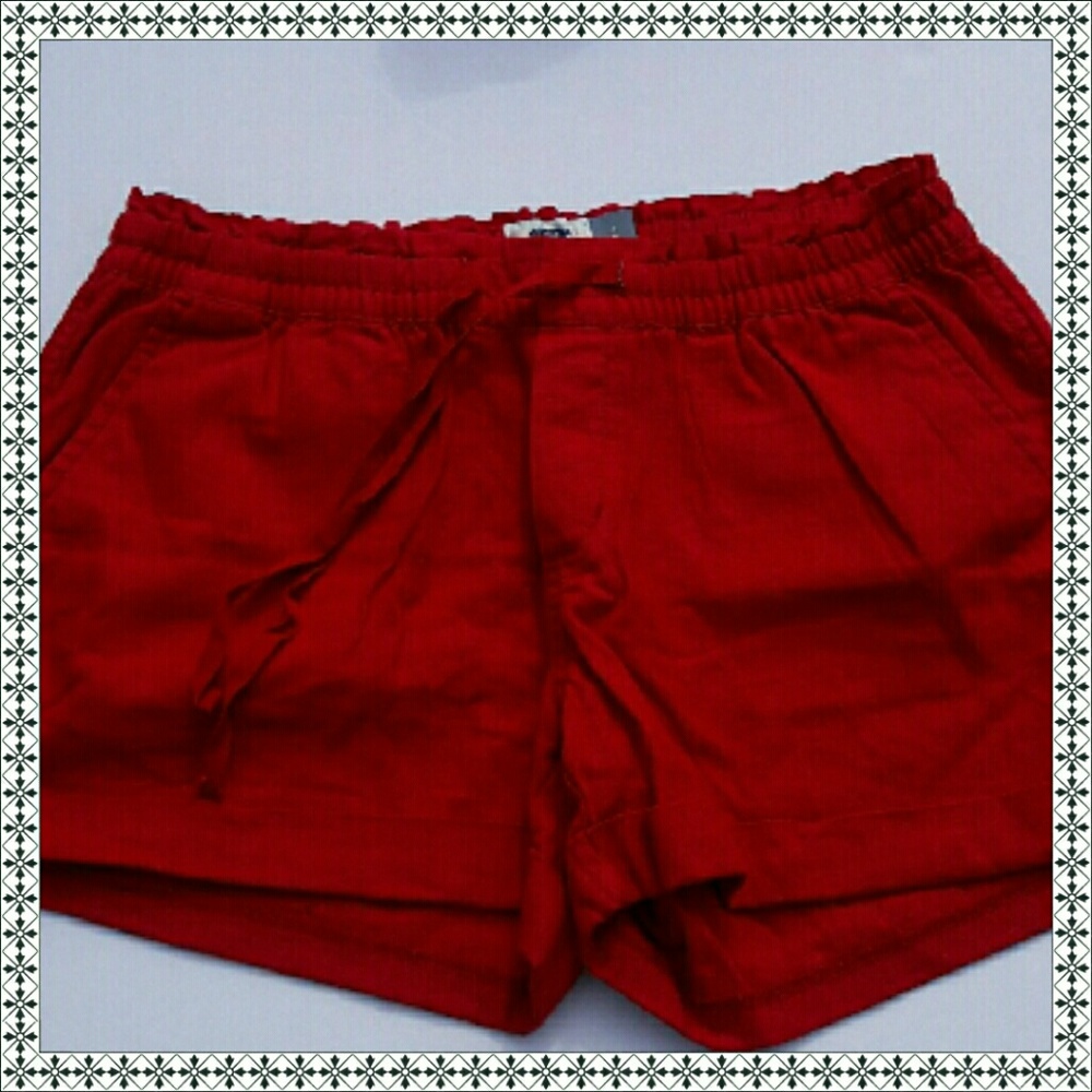 RED LINEN SHORTS