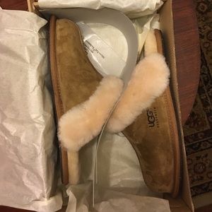 Size 7. Women. Ugg slipper chestnut (suede)