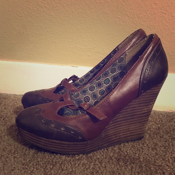 Restricted Vintage-style Wedges Size 8