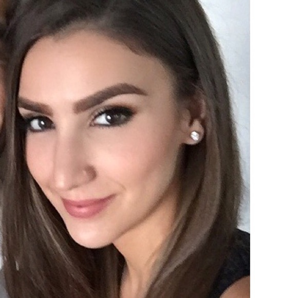 Meet your Posher, Carlota - Picture 1 of 1