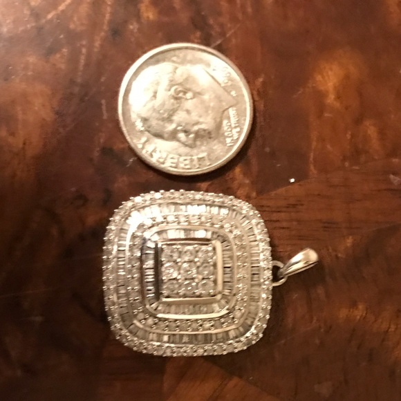 10k real diamond square pendant! Very sparkly! - Picture 2 of 5