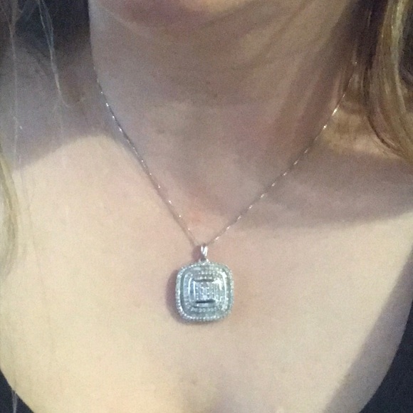 10k real diamond square pendant! Very sparkly! - Picture 5 of 5