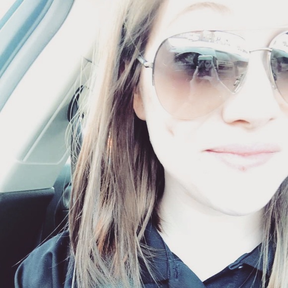 Meet your Posher, Marissa - Picture 1 of 1