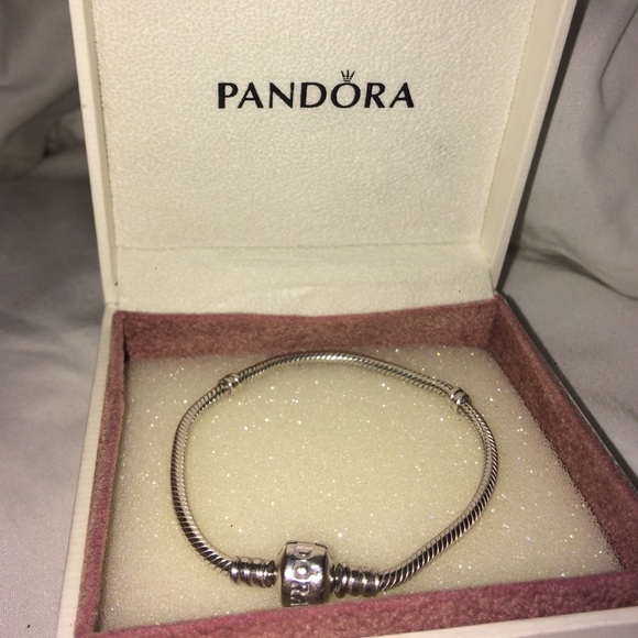 FINAL PRICE DROP🔥 Pandora bracelet
