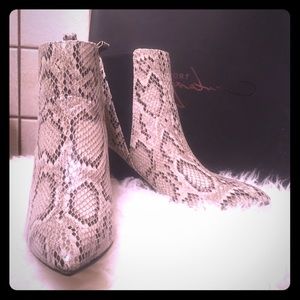 Report Signature Booties