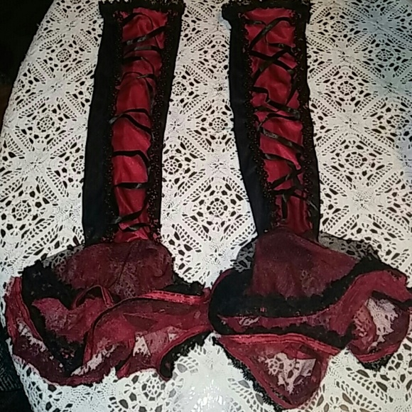 Red/Black Ruffled Long Laced Gloves