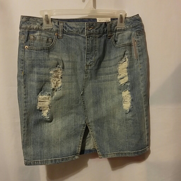 Decree Ripped skirt. - Picture 2 of 4