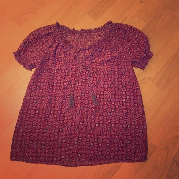 Boutique style peasant top.