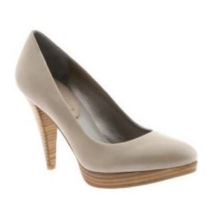 Banana Republic Light Grey Jacky Pumps