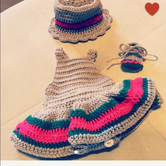 Baby crochet outfit n shoes and hat