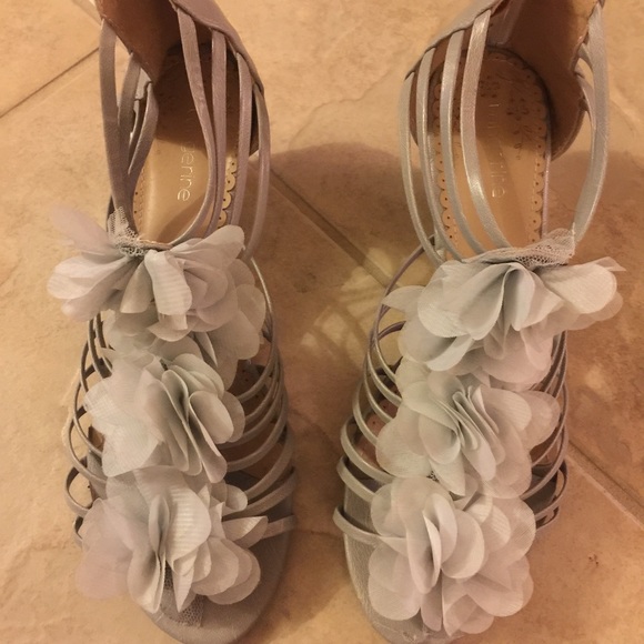 Tangerine Grey Lacy Shoe