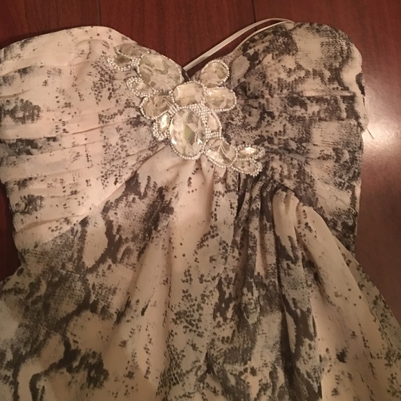 Formal dress - Picture 2 of 2