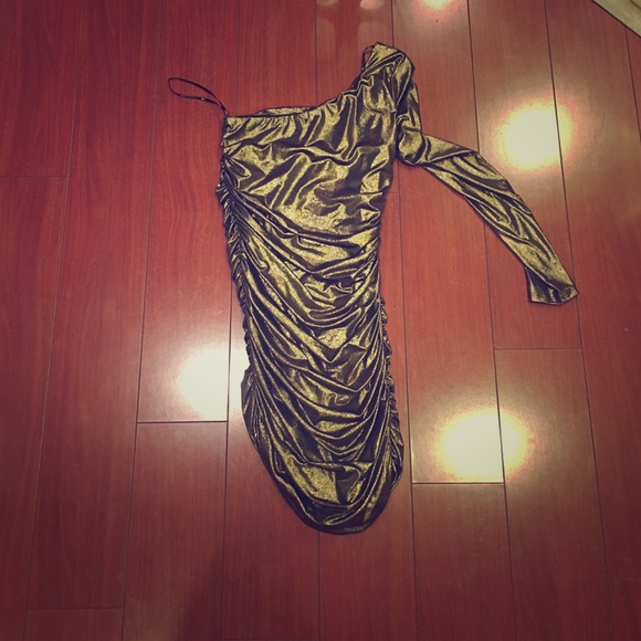 Formal dress - Picture 1 of 1