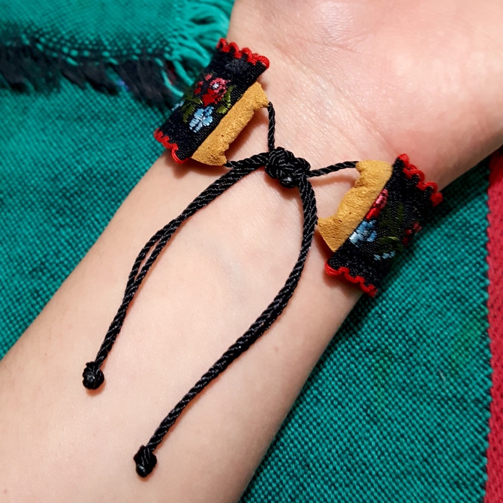 š¹ą¹Vintage Floral Jacquard Trim Suede Braceletą¹š¹ - Picture 4 of 6