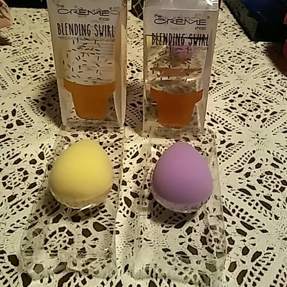 GIFTED Two Large Beauty Blenders New in Pkg