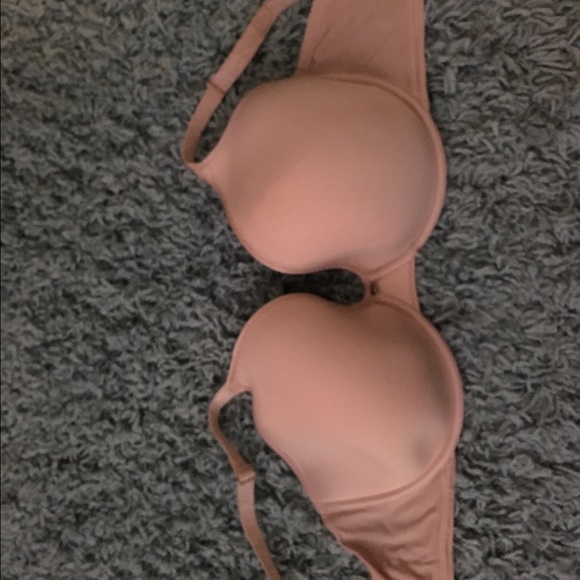 Natori 36DDD. Selling due to breast reduction