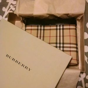*SOLD*: More Burberry Nova Check Tote Photos