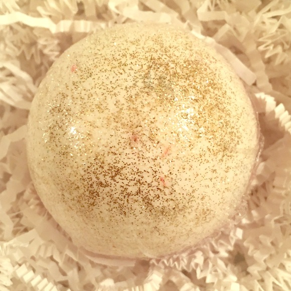Christmas bath bomb
