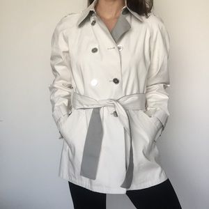 PRICE DROP! ⭐️ Pour Partir Raincoat