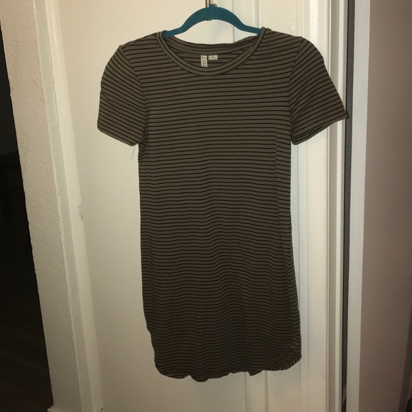 feathers Dresses & Skirts - Olive green T-shirt dress!! Size M