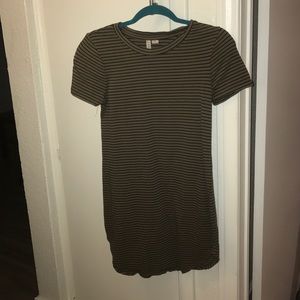 Olive green T-shirt dress!! Size M