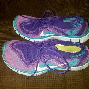 Nike free flynit shoes