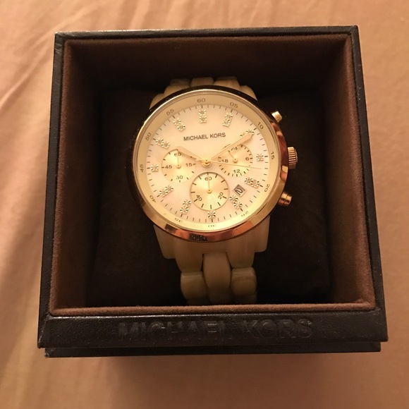 Michael Kors 5217 Mother of Pearl watch