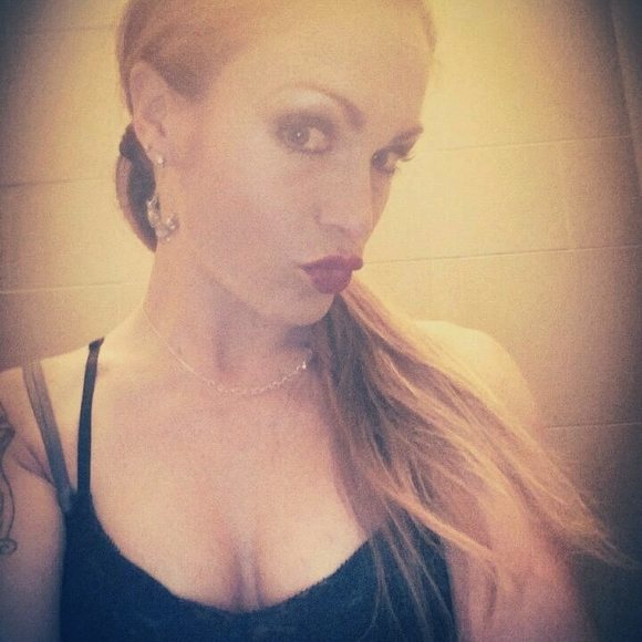 Meet your Posher, Alyx