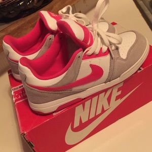 Pink nike