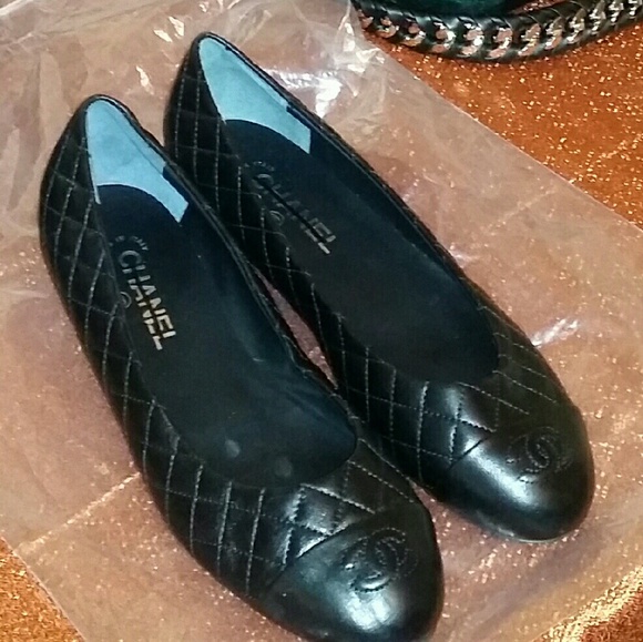 AUTHENTIC Chanel Flats - Picture 2 of 3
