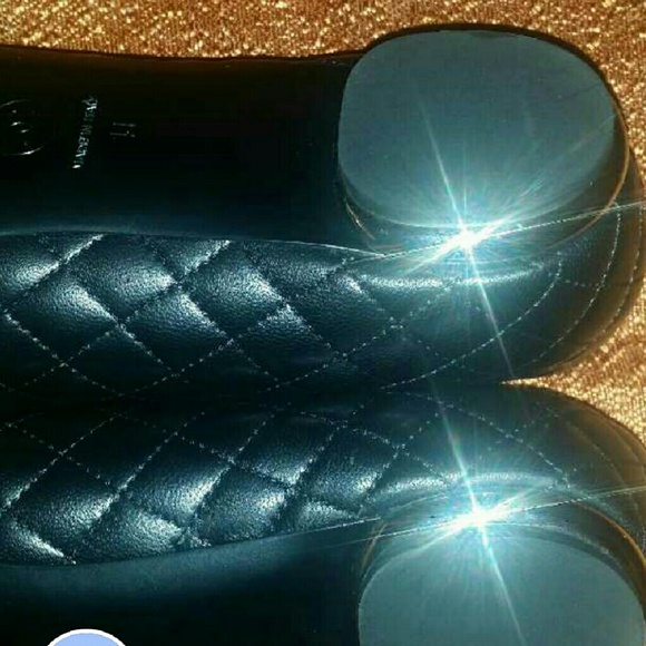 AUTHENTIC Chanel Flats - Picture 3 of 3