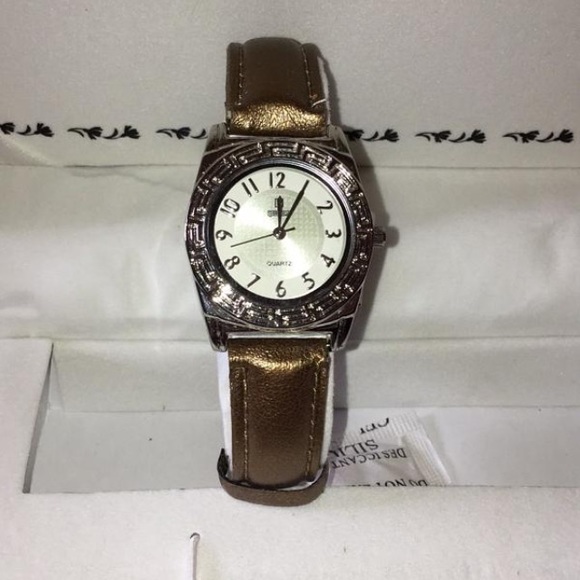 Watch - Picture 2 of 3