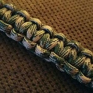 Paracord bracelet