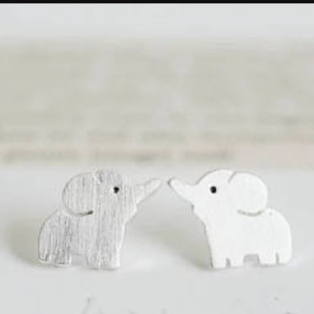 Silver elephant earrings🐘