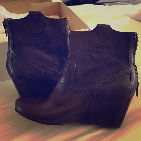 Frye Carson Wedge Bootie dark brown size 7