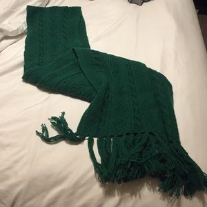 Long knitted scarf in emerald