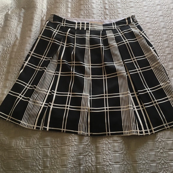 Banana republic layered pleated skirt. Size 6.