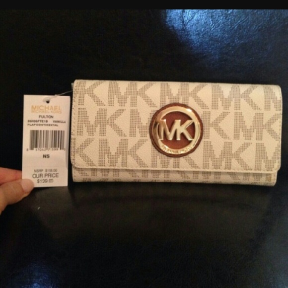 MK Vanilla Jet Set Wallet/Checkbook