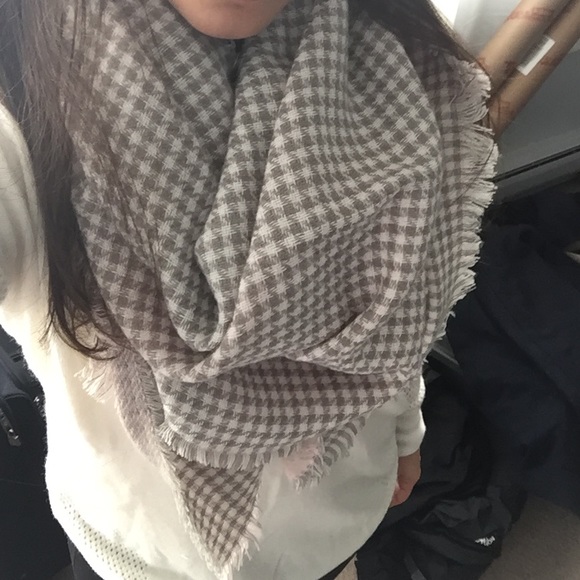 Checkered blanket scarf - Picture 3 of 3