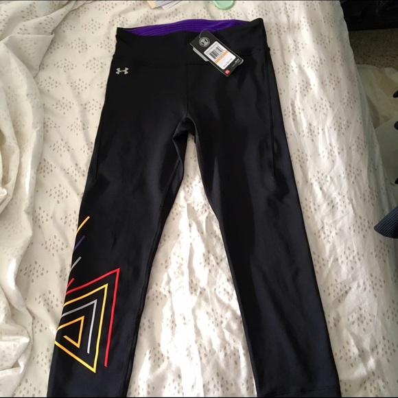 NWT Under Armour Fly-By 2.0  Graphic Capri