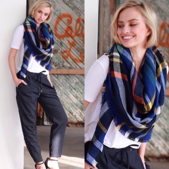 ❣️NEW❣️ Plaid Blue Blanket Oversized Wrap Scarf - Picture 3 of 3