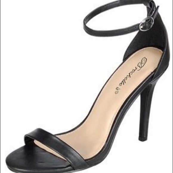NWT Black Strap Pumps