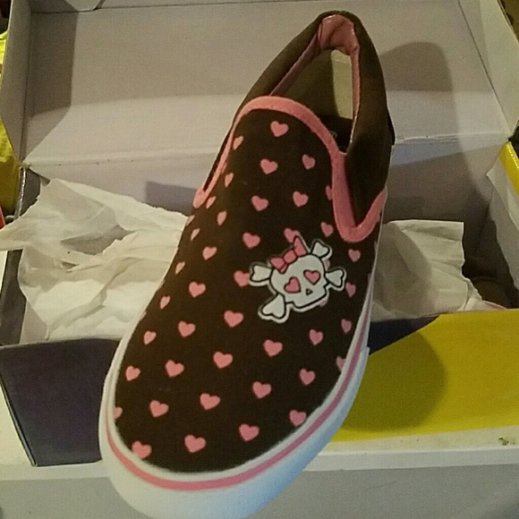 Slip on shoe/sneaker