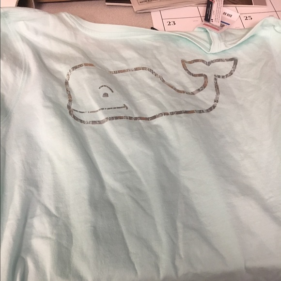 Vineyard vines t-shirt